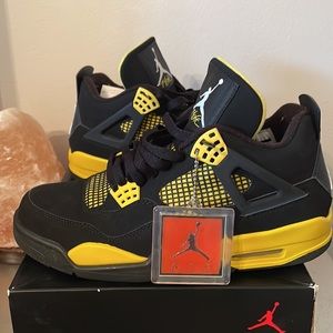 Air Jordan Retro 4 black and yellow “thunders” 2012